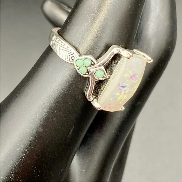 SILVER Art Dec Opalescent Ring with emerald color side stones various sizes - Picture 2 of 5